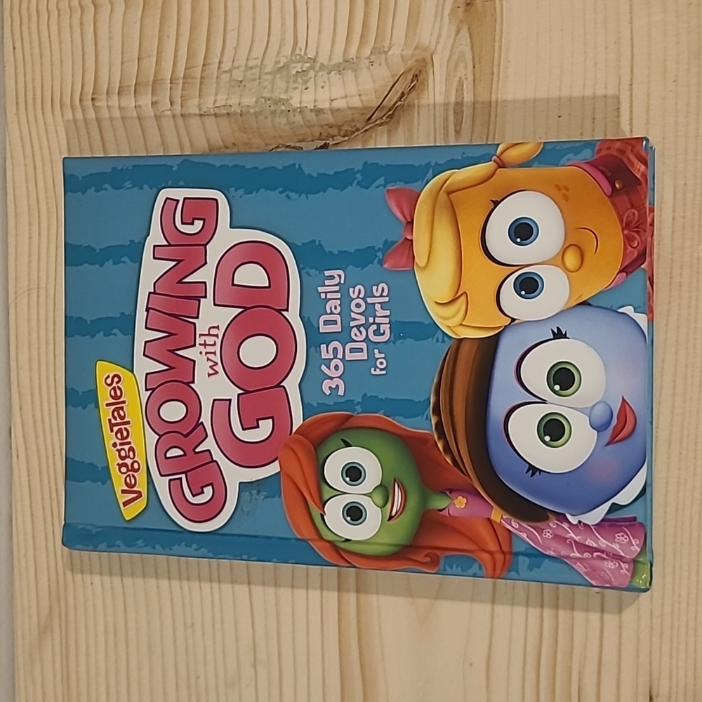 VEGGIETALES Growing with God 365 Devis for Girls